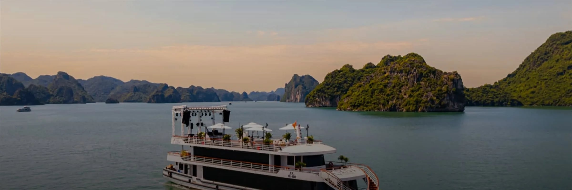 IRIS Halong Cruise — ảnh bìa