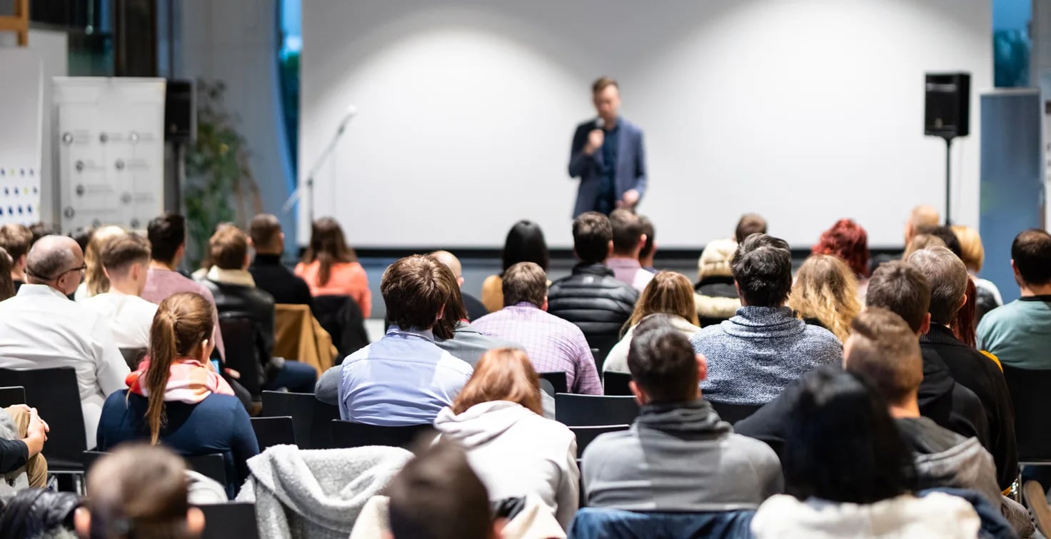 7-tips-pour-organiser-une-conference-qui-cartonne-1