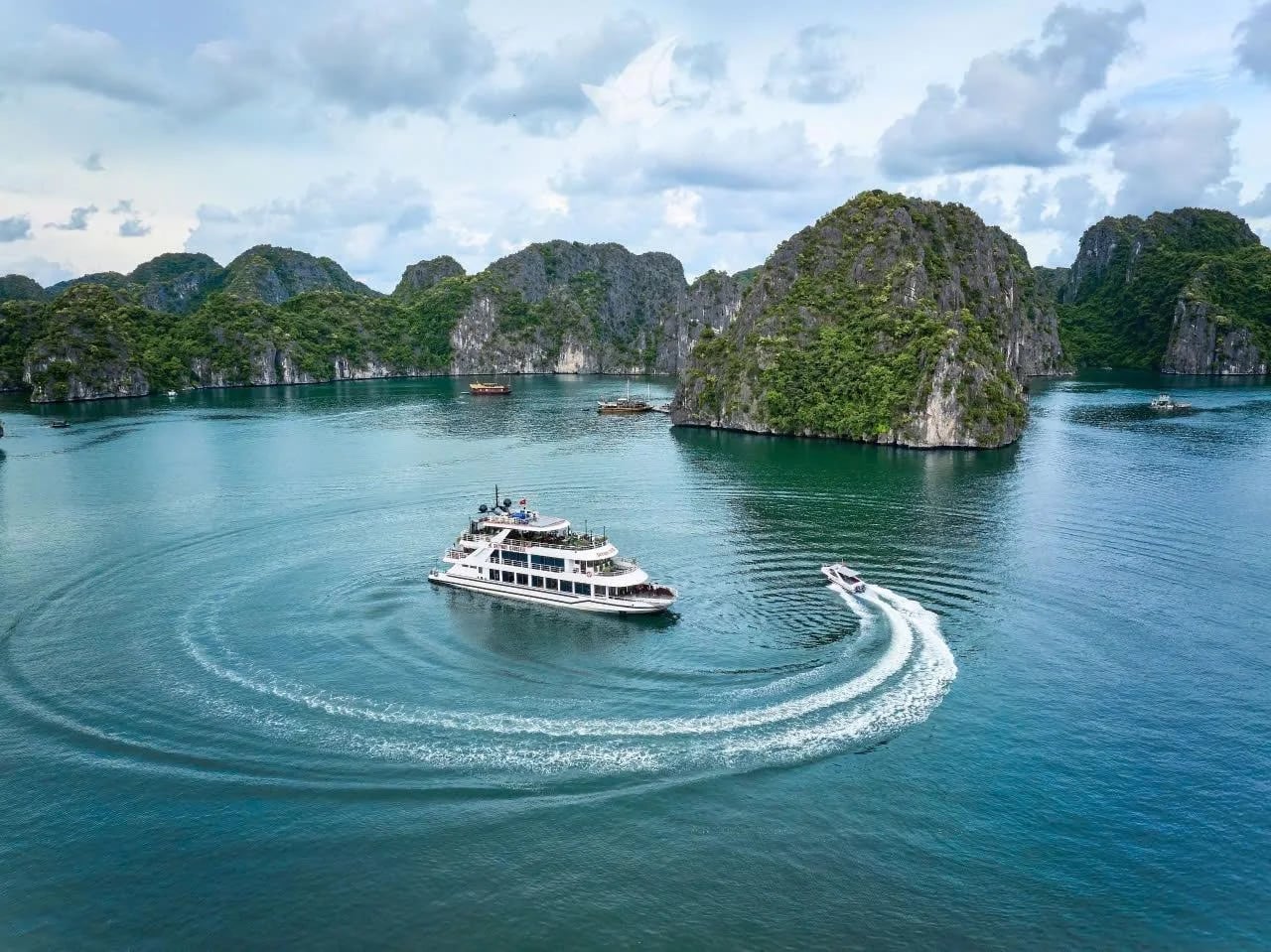 skyway-cruise-cat-ba
