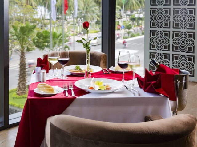 Starcity-dining_2-resized