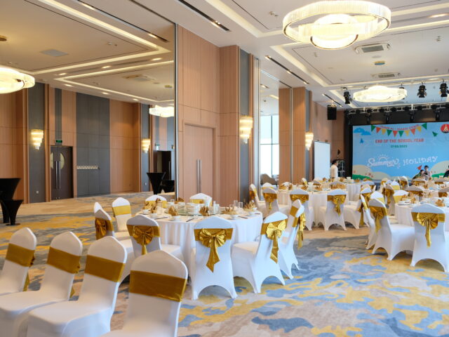 BALLROOM ROUNDTABLE